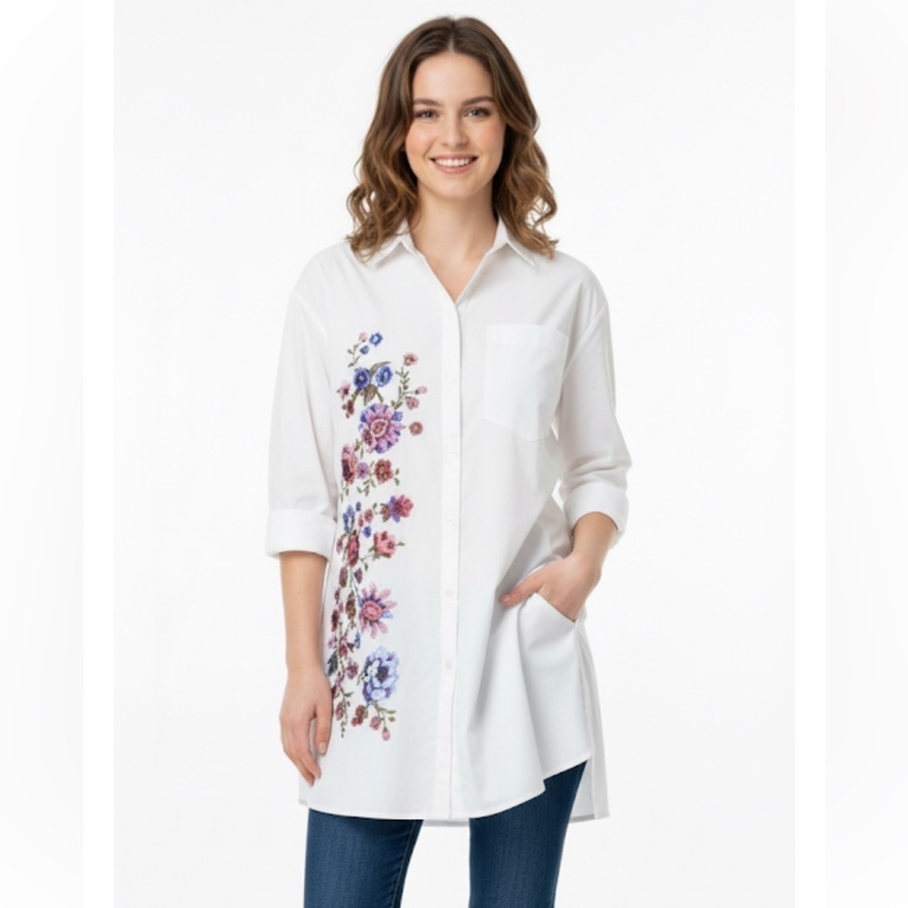 Stradivairus white and floral tunic top size small